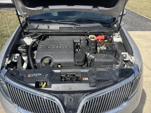 2015 Lincoln MKS Base