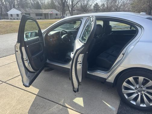 2015 Lincoln MKS Base