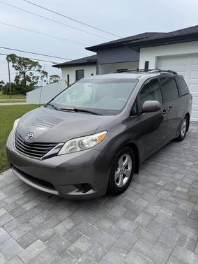 Silver 2014 Toyota Sienna LE