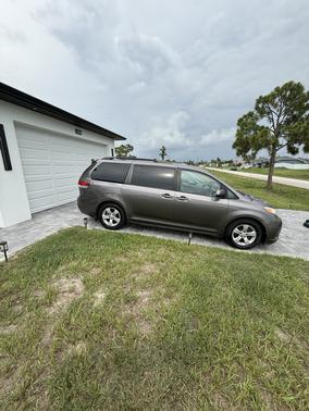Silver 2014 Toyota Sienna LE