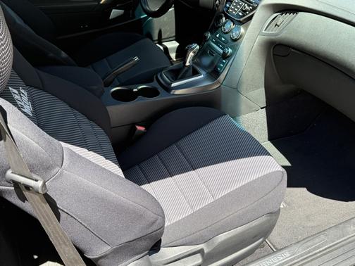 2016 Hyundai Genesis Coupe 3.8 Base