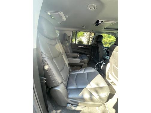 Photo 3 of 10 of 2020 Cadillac Escalade ESV Premium Luxury