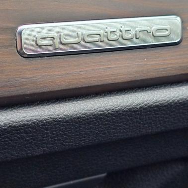 2020 Audi Q3 45 S line Prestige