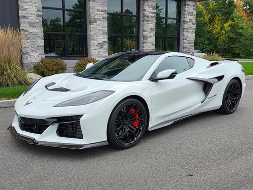 White 2027 Chevrolet Corvette ZR1X w/3LZ