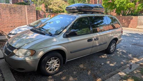 Gold 2006 Dodge Grand Caravan SE