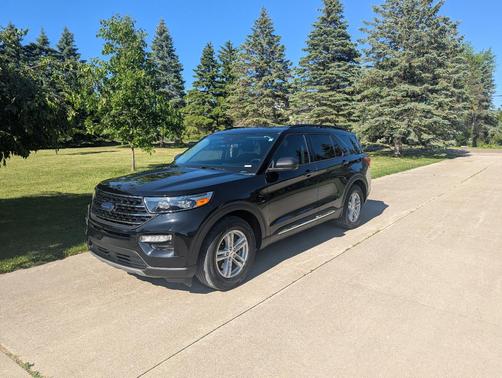 Black 2021 Ford Explorer XLT