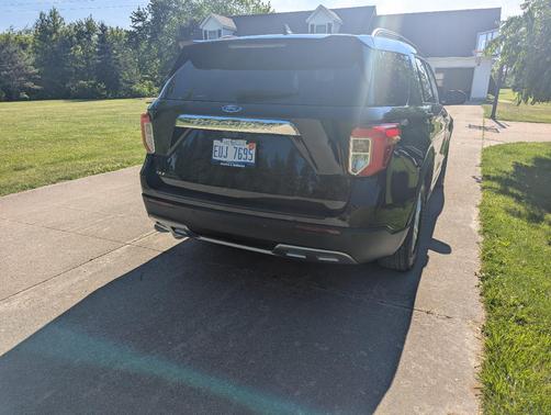 Black 2021 Ford Explorer XLT
