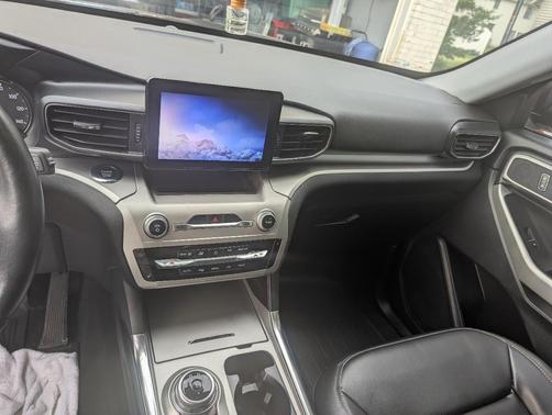 Black 2021 Ford Explorer XLT