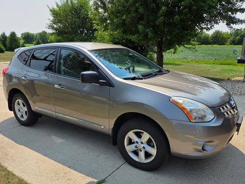 Gray 2012 Nissan Rogue S