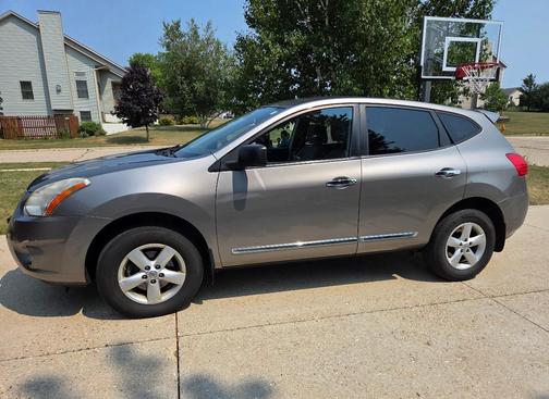 Gray 2012 Nissan Rogue S