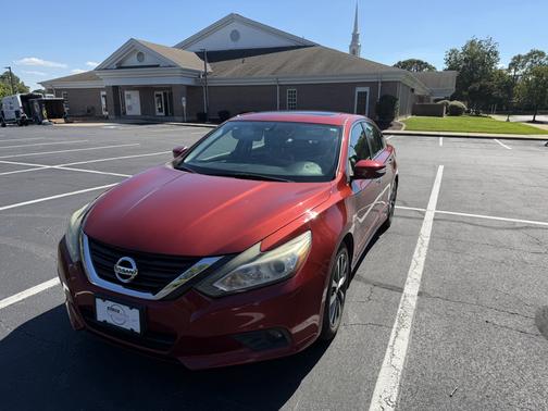Red 2016 Nissan Altima 2.5 SL