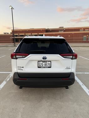 2023 Toyota RAV4 Hybrid XLE