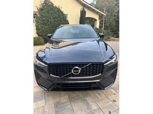 2023 Volvo XC60 B5 Ultimate Dark Theme