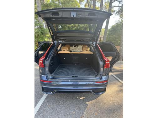 2023 Volvo XC60 B5 Ultimate Dark Theme