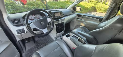 2010 Volkswagen Routan SEL