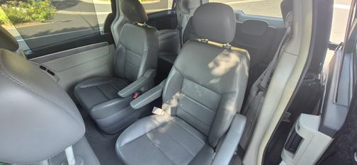 2010 Volkswagen Routan SEL