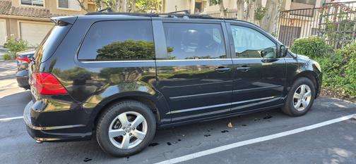 2010 Volkswagen Routan SEL