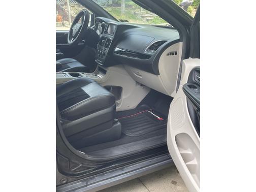 Photo 4 of 21 of 2018 Dodge Grand Caravan SXT