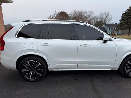 2018 Volvo XC90 T6 Momentum