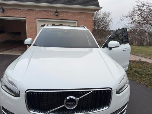 2018 Volvo XC90 T6 Momentum