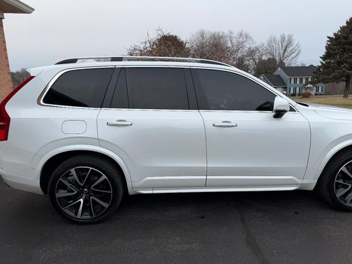 2018 Volvo XC90 T6 Momentum