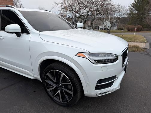 2018 Volvo XC90 T6 Momentum