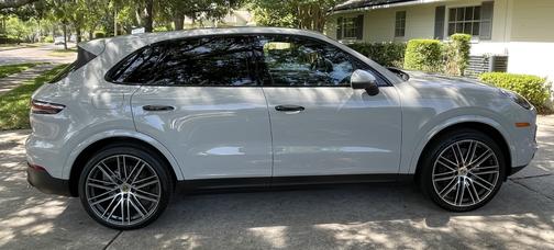 2023 Porsche Cayenne Platinum Edition