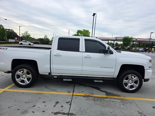 White 2018 Chevrolet Silverado 1500 2LT
