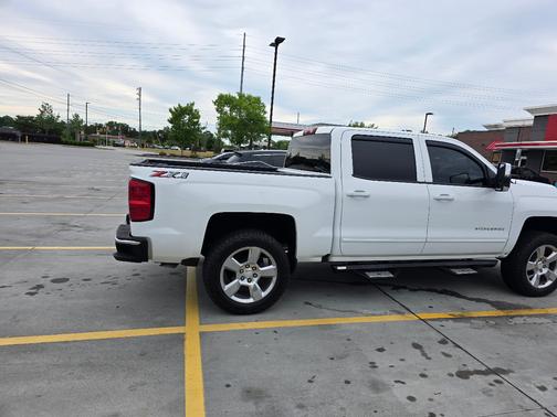 White 2018 Chevrolet Silverado 1500 2LT