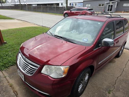 2014 Chrysler Town & Country Touring-L