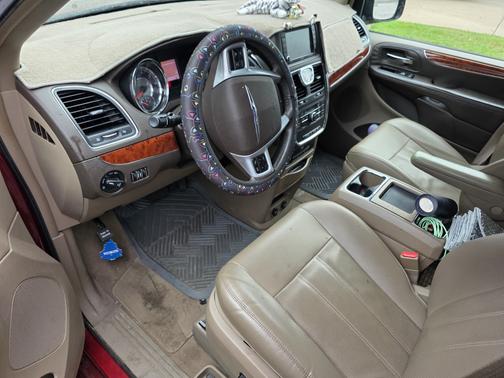 2014 Chrysler Town & Country Touring-L