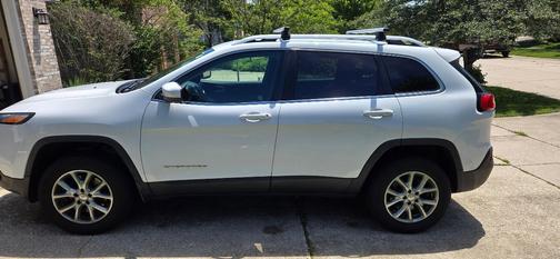 White 2014 Jeep Cherokee Latitude