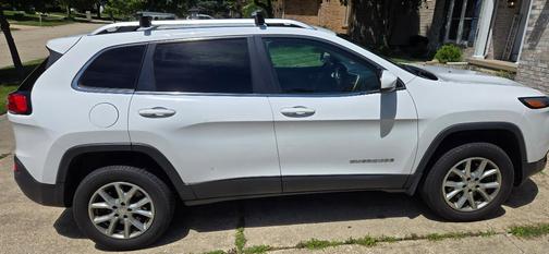 White 2014 Jeep Cherokee Latitude