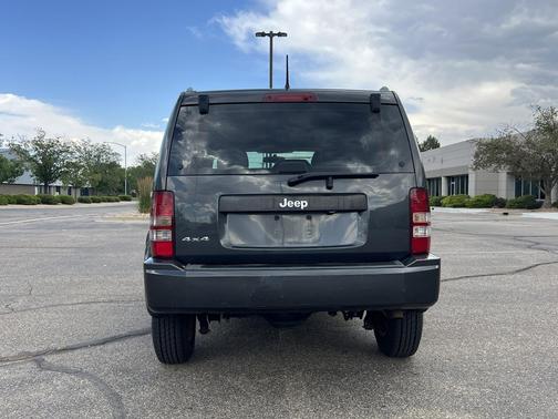Gray 2011 Jeep Liberty Sport