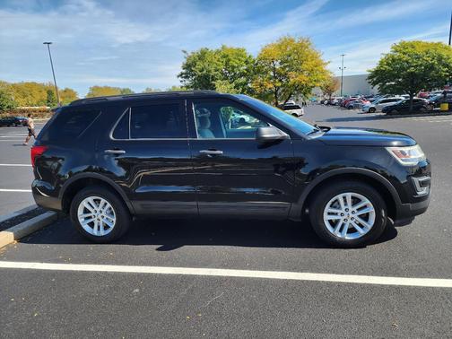 Black 2017 Ford Explorer Base