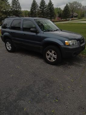 Blue 2005 Ford Escape XLT