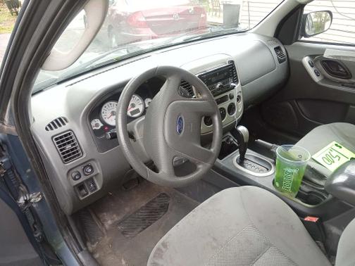 Blue 2005 Ford Escape XLT