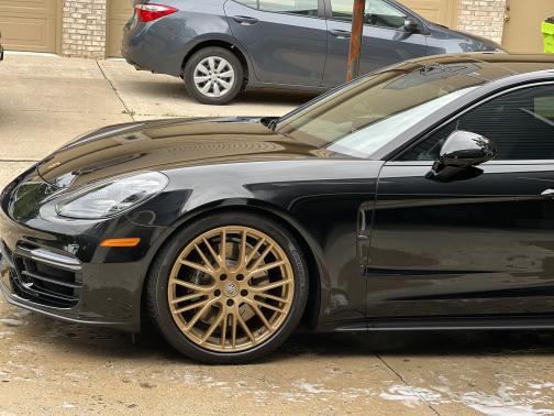 Photo 4 of 26 of 2022 Porsche Panamera Sport Turismo GTS
