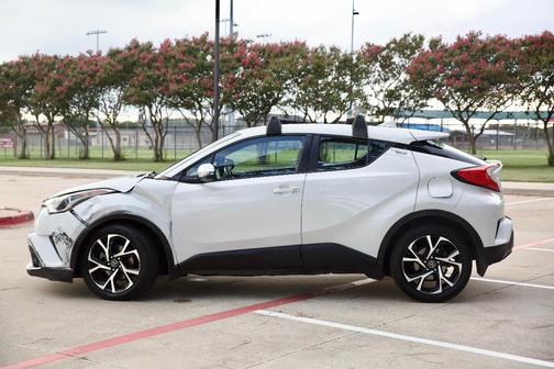 White 2018 Toyota C-HR XLE