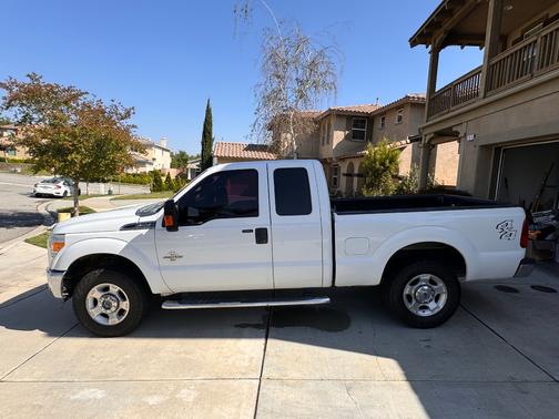 White 2016 Ford F-250 XLT