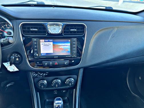 2013 Chrysler 200 Limited