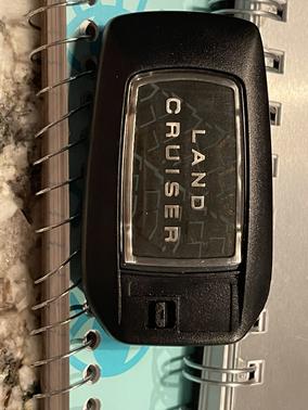 2016 Toyota Land Cruiser Base