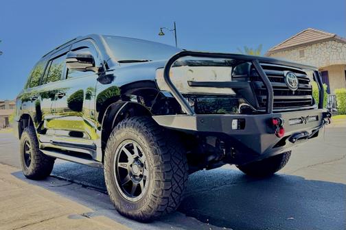 2016 Toyota Land Cruiser Base