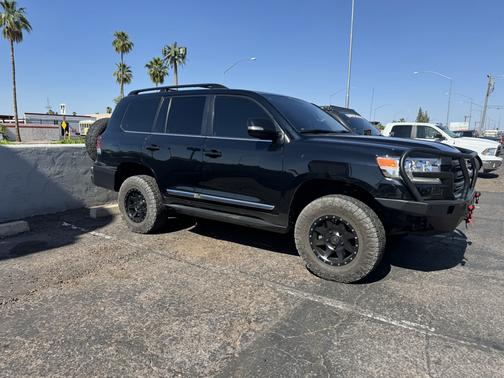 2016 Toyota Land Cruiser Base