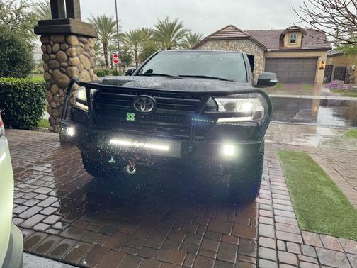 2016 Toyota Land Cruiser Base