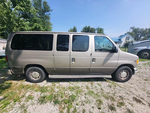 2002 Ford E150 XL Wagon
