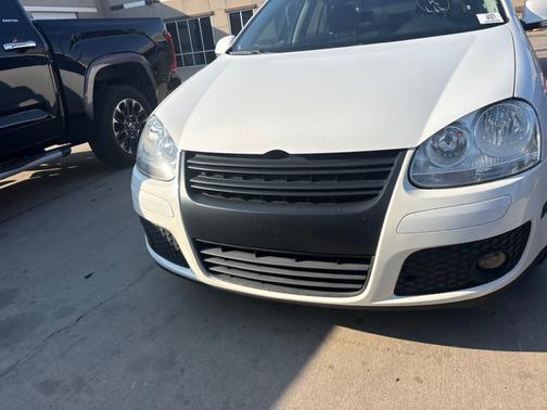 White 2010 Volkswagen Jetta Limited Edition