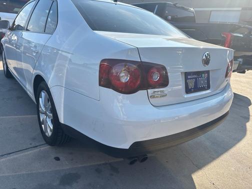 White 2010 Volkswagen Jetta Limited Edition