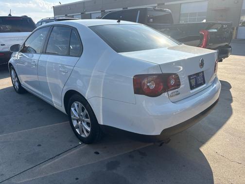 White 2010 Volkswagen Jetta Limited Edition