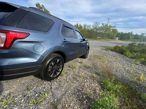 Blue 2018 Ford Explorer XLT